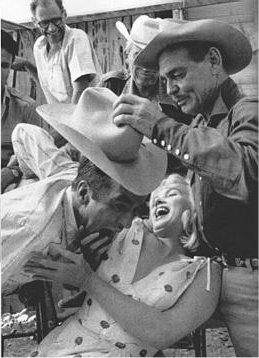 Arthur Miller, John Huston, Montgomery Cliff, Marilyn Monroe and Clark goofing on the set of THE MISFITS, 1960
