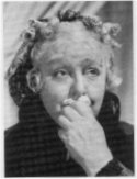 Laura Hope Crews as Aunt Pittypat