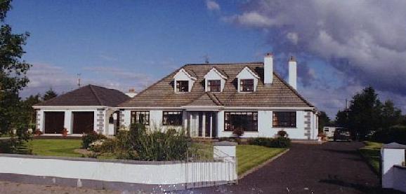 front_of_house3.jpg (27684 bytes)
