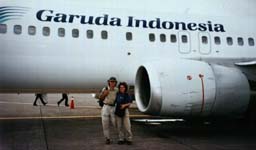 We vliegen met Garuda Indonesia van Bali naar Sulawesi.