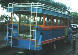 'le truck', het openbaar vervoer op Tahiti.
