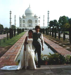 Trouwfoto voor de Taj Mahal.