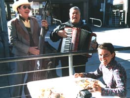 Live Mexicaanse muziek bij de lunch.