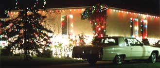 Amerikanen houden van massa's kerstversiering.