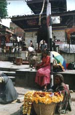 Bloemenverkoopster op Durbar Square in Kathmandu.