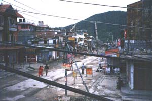 De winkelstraat van Pokhara.