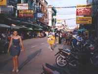Kao San Road: waar de backpackers vertoeven in Bangkok.