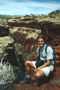Pascal bij de Oxer lookout in Karijini NP.
