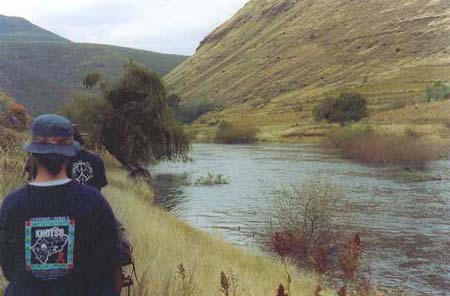 04ponytrekkingalongriver