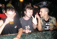 Molle, uno sconosciuto e Giammi al boulevard in una foto molto punk rock!(estate 2005)