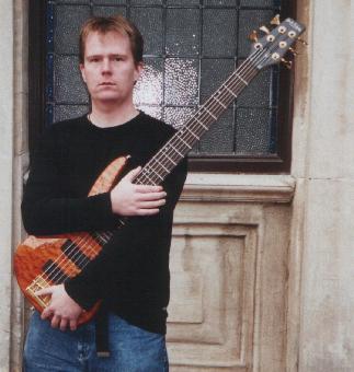 e-mail "Flapper" (Bass/Vocals)