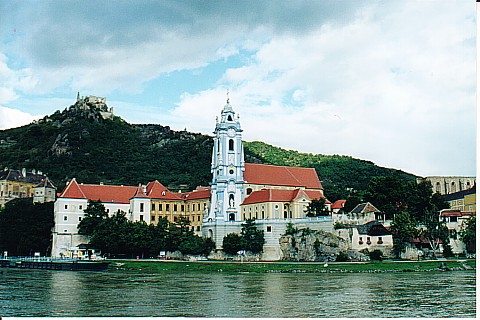 Durnstein.jpg (64885 bytes)