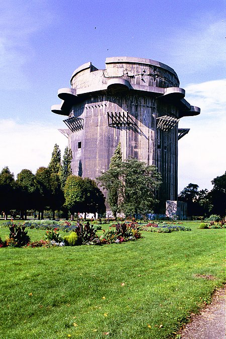 bunker.jpg (124535 bytes)