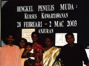 Wakil Kavyan dan Kelab Kavyan pada "Media Night" sempena bengkel