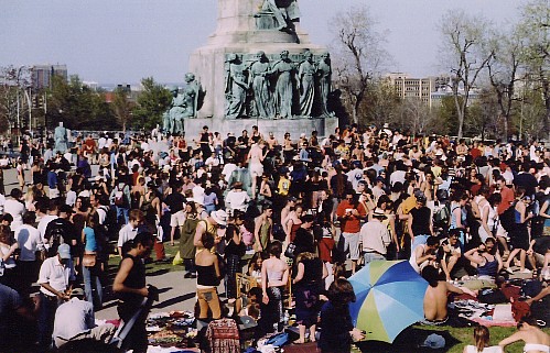 More tamtams in Parc Jeanne-Mance