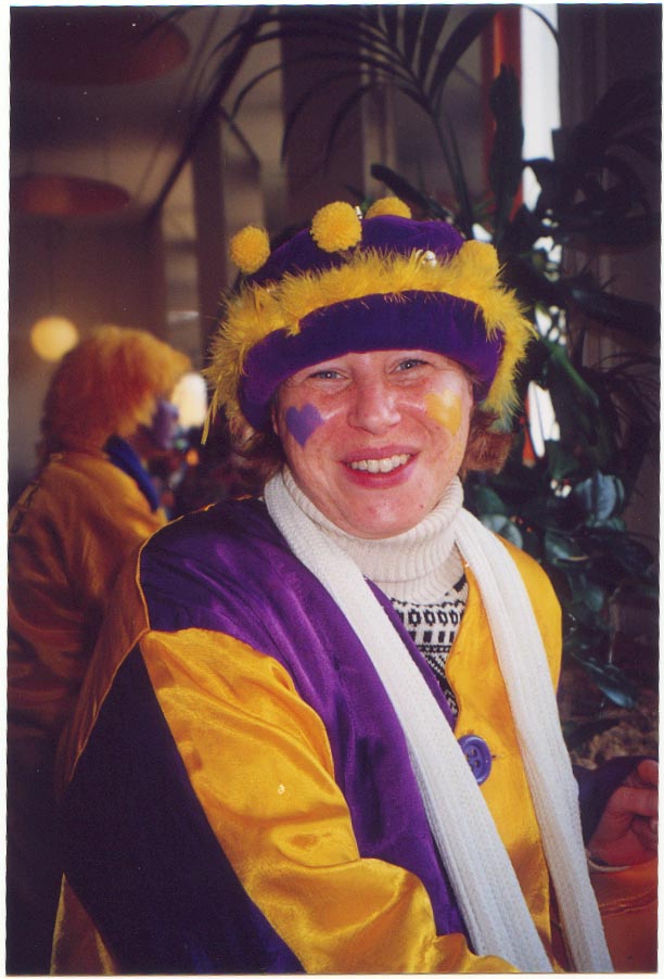Ellen.jpg (117030 bytes)