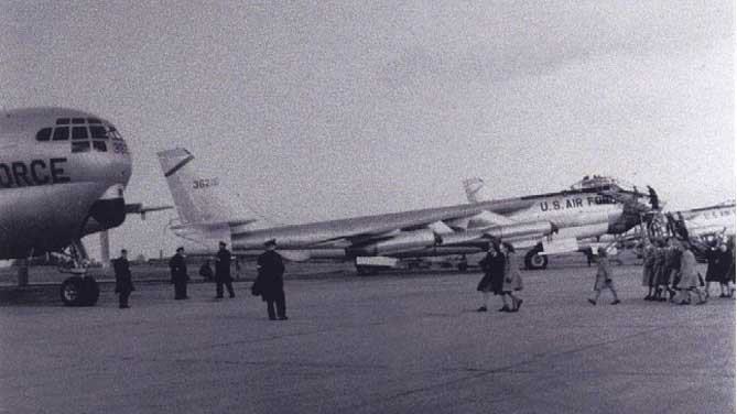 9th AREFS KC-97G 53-0352 at Greenham Common AB, England 26 Oct56 for Operation Tiny Tot.