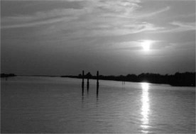 bwsunset.jpg (9614 bytes)
