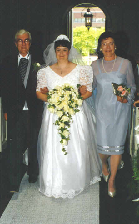 Mom and dad down Aisle.jpg (62689 bytes)