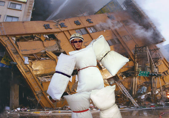 Kendzulak's Disaster Art: Earthquake Kit