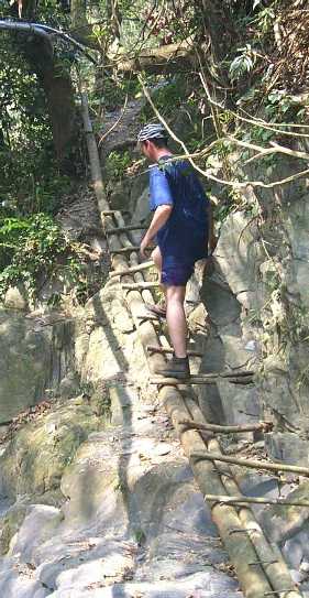 Trekking into the Heart of Darkness: Chwen-Yang Hot Springs 