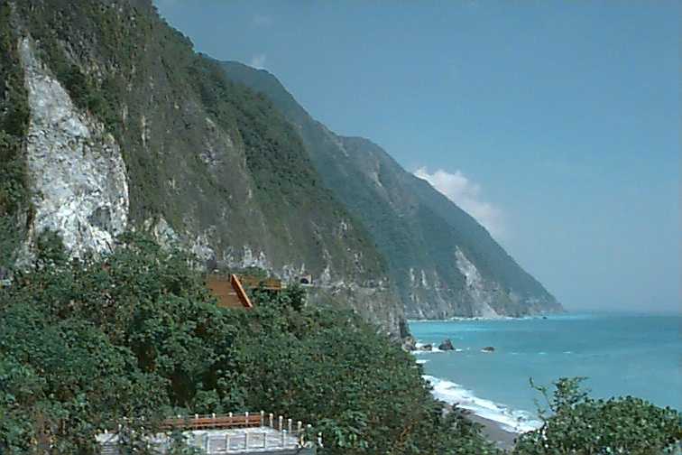 Cliffs along the Su-Hua Highway