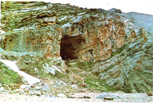 amarcave.JPG (38862 bytes)