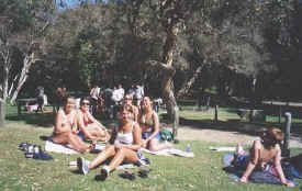 fraserisland-backpacker-4x4-group-resting-still.jpg (43493 bytes)