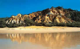 fraserisland-cathederal-beach-coloured.jpg (30947 bytes)
