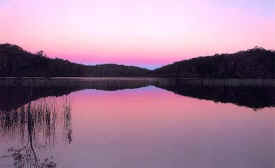fraserisland-lake-garawongera.jpg (15199 bytes)