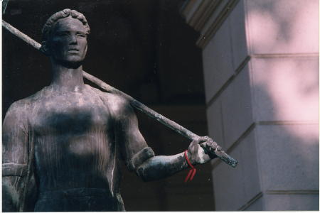 A Statue Quietly Remembers