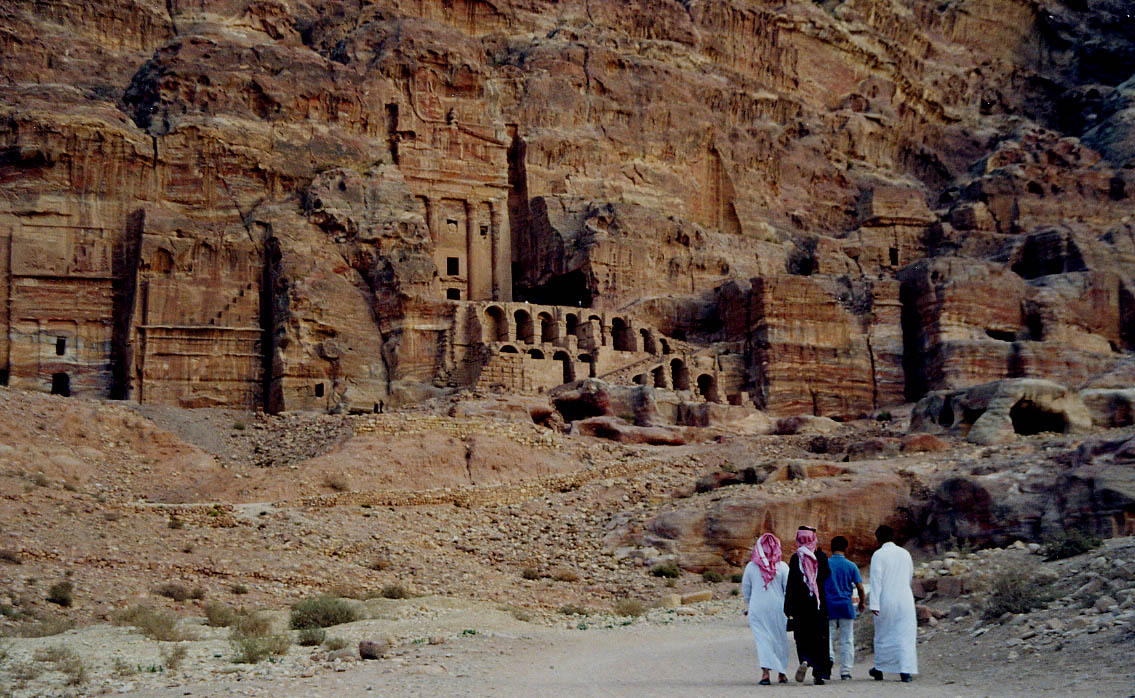 Ruins along the main valley
