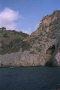 Felsen mit kleinen H�hleneing�ngen