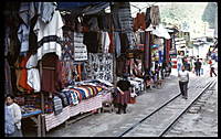 shopping in aguas calientes