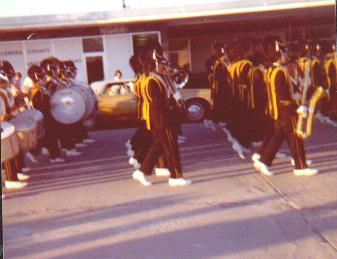 1977parade1.jpg (16789 bytes)