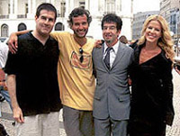 Kid Abelha com o diretor L�rio Ferreira na grava��o de "Eu n�o esque�o nada" no centro do Rio - 28/01/2002  /  Foto: Babado.com.br