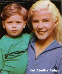 Paula e com o filho Gabriel - Rio, 93 / Arquivo pessoal de Leonardo Pires