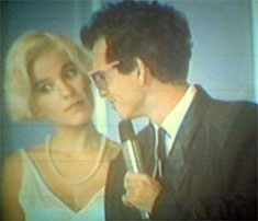 Paula Toller e Joo Pensa cantando "Matine no rain" no especial Globo de Ouro - Rio, 1990 / Arquivo pessoal de Leonardo Pires