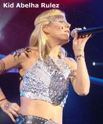 Kid Abelha na estr�ia do show "Parabol�ide Hiperb�lico" no ATL Hall - RJ, 18/08/01 / Fonte: Medeibem.com.br