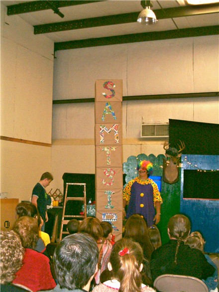 Bonkers taught the audience a new way to spell Christmas with a special song.