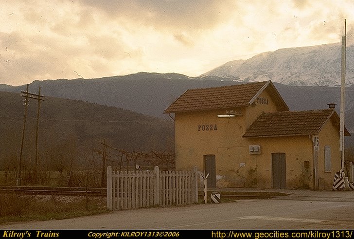 Fossa station with mountains as background