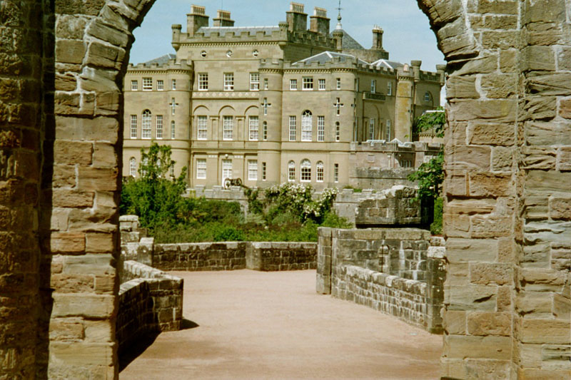 culzean_through_gate2