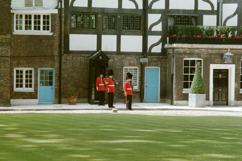 london_tower_guards