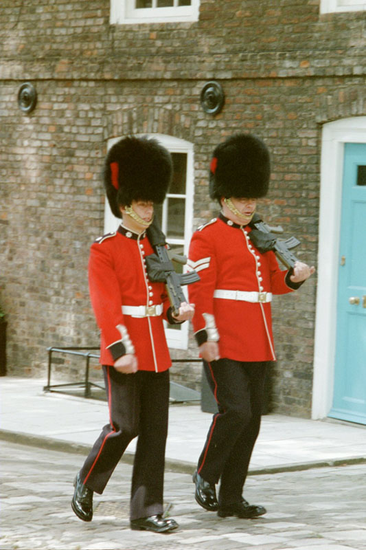 london_tower_guards_walk