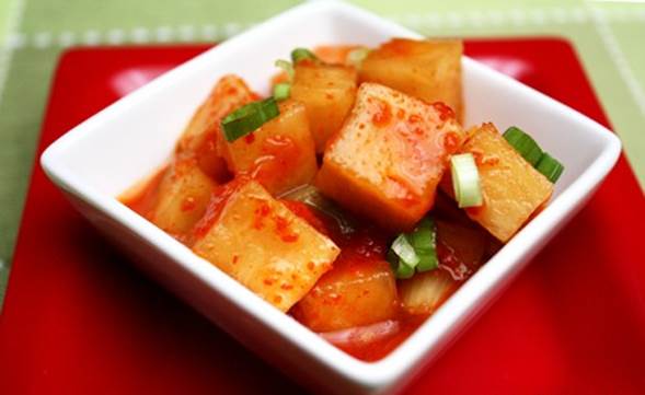 http://aeriskitchen.com/wp-content/uploads/2008/08/radish_kimchi_11-.jpg