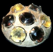 Sphinx round: modern Goldtone with Topaz dentelles
