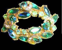 Sphinx Baby oval wreath with 4 Crescents - spring greens