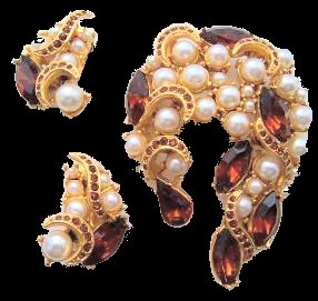 Beautiful demi-parure of U-Shape and Earrings in Pearl and Topaz