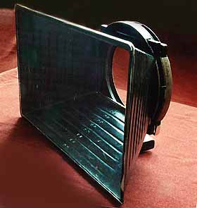 hood-2.jpg (18633 bytes)