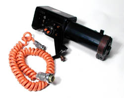 17-motor.jpg (15287 bytes)